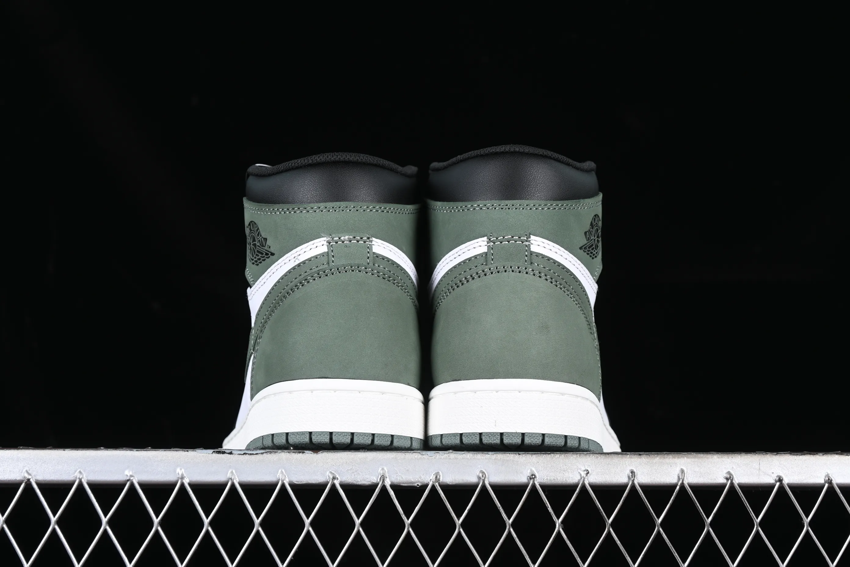 All categories Air Jordan Jordan series basketball shoes Air Jordan 1 High Air Jordan 1 Retro High "Clay Green" AJ1 Joe 1 six-time champion high-top basketball shoes 555088-135